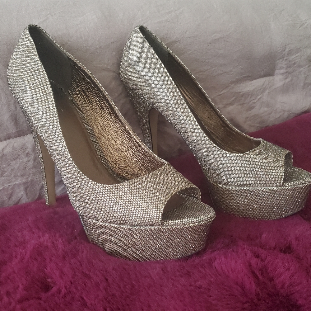 Heels - Picture 3 of 4